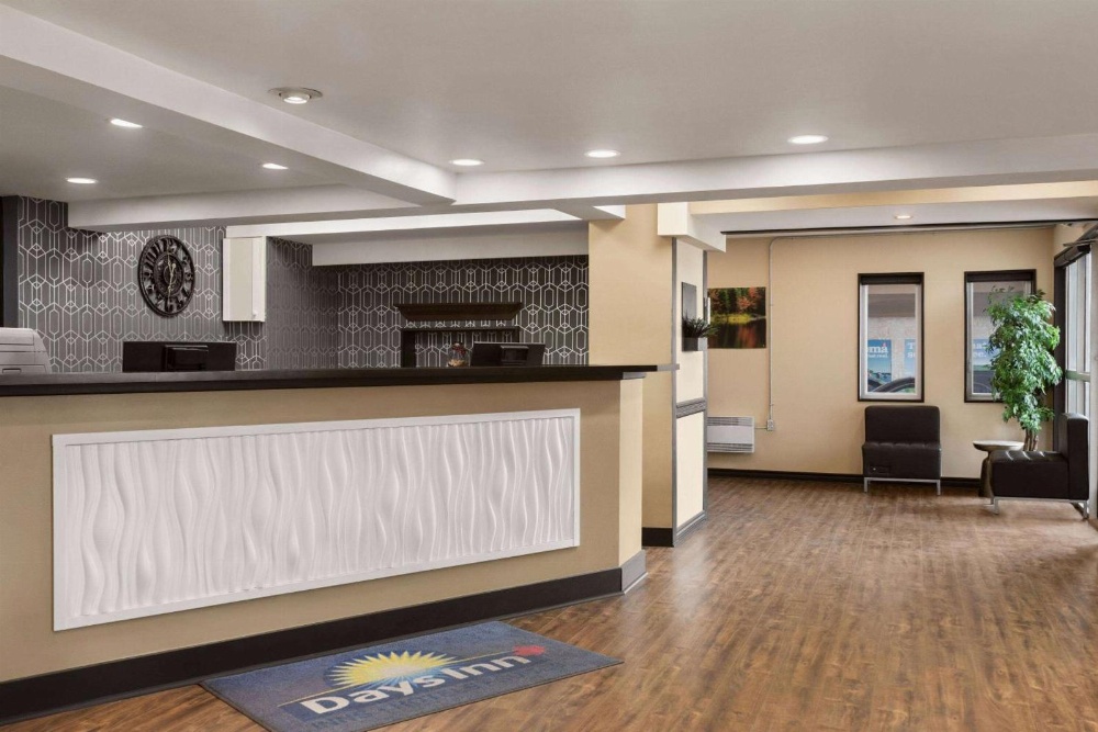 Days Inn & Suites by Wyndham Sault Ste. Marie ON Main image